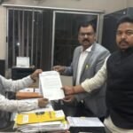 भाजपा ने सुप्रियो भट्टाचार्य के खिलाफ चुनाव आयोग में की शिकायत: झामुमो के तीर-धनुष चिन्ह के खुलेआम इस्तेमाल का आरोप 20260218_205939