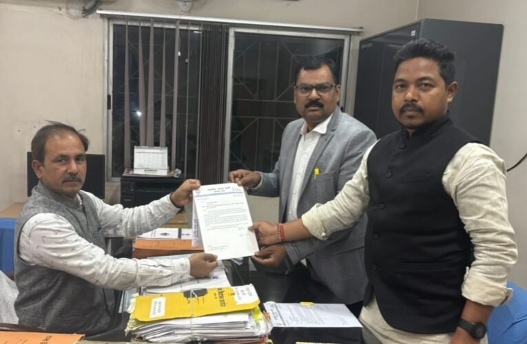 भाजपा ने सुप्रियो भट्टाचार्य के खिलाफ चुनाव आयोग में की शिकायत: झामुमो के तीर-धनुष चिन्ह के खुलेआम इस्तेमाल का आरोप 18 20260218 205939