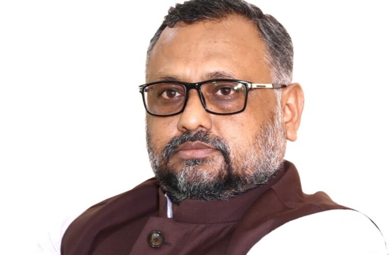 झामुमो पर आचार संहिता उल्लंघन का गंभीर आरोप! पार्टी कार्यालय से मतदाताओं को प्रलोभन देकर उम्मीदवार जिताने की अपील: डॉ. प्रदीप वर्मा 17 20260218 210700