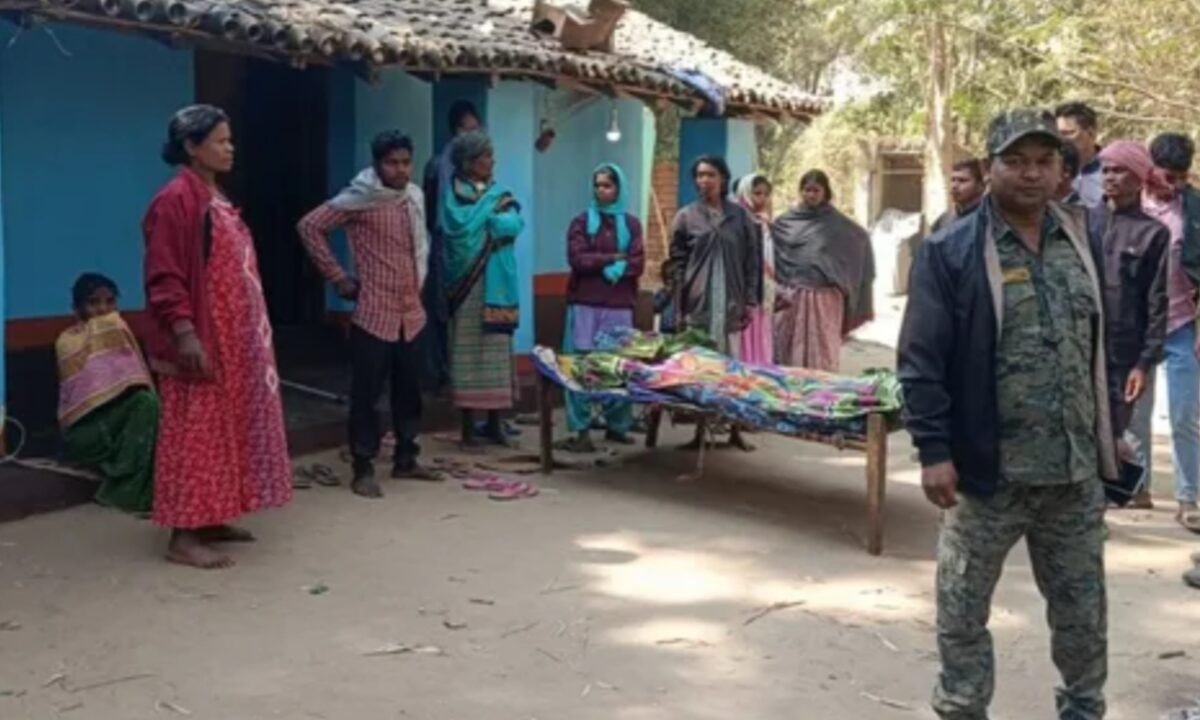 झारखंड के चाईबासा में डायन के आरोप में मां-बेटे को जिंदा जला डाला, पति जिंदगी-मौत की जंग लड़ रहे 12 20260218 215801