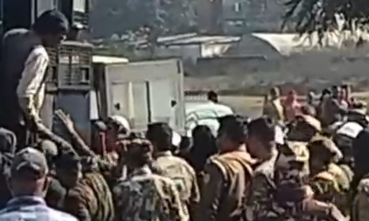 पूर्व मंत्री योगेंद्र साव और पूर्व विधायक निर्मला देवी गिरफ्तार: NTPC कोल माइन धरने से पुलिस ने उठाया एक्शन 43 20260219 172857