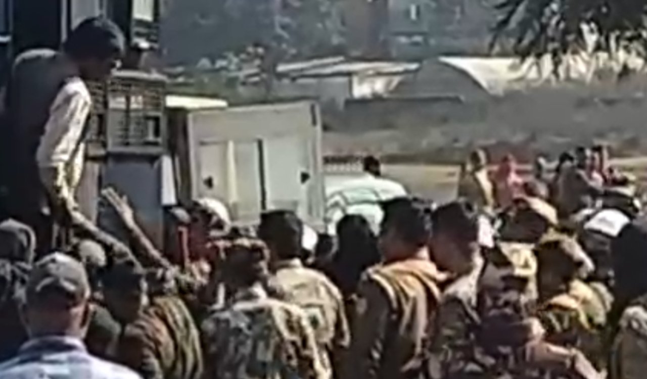 पूर्व मंत्री योगेंद्र साव और पूर्व विधायक निर्मला देवी गिरफ्तार: NTPC कोल माइन धरने से पुलिस ने उठाया एक्शन 3 20260219 172857