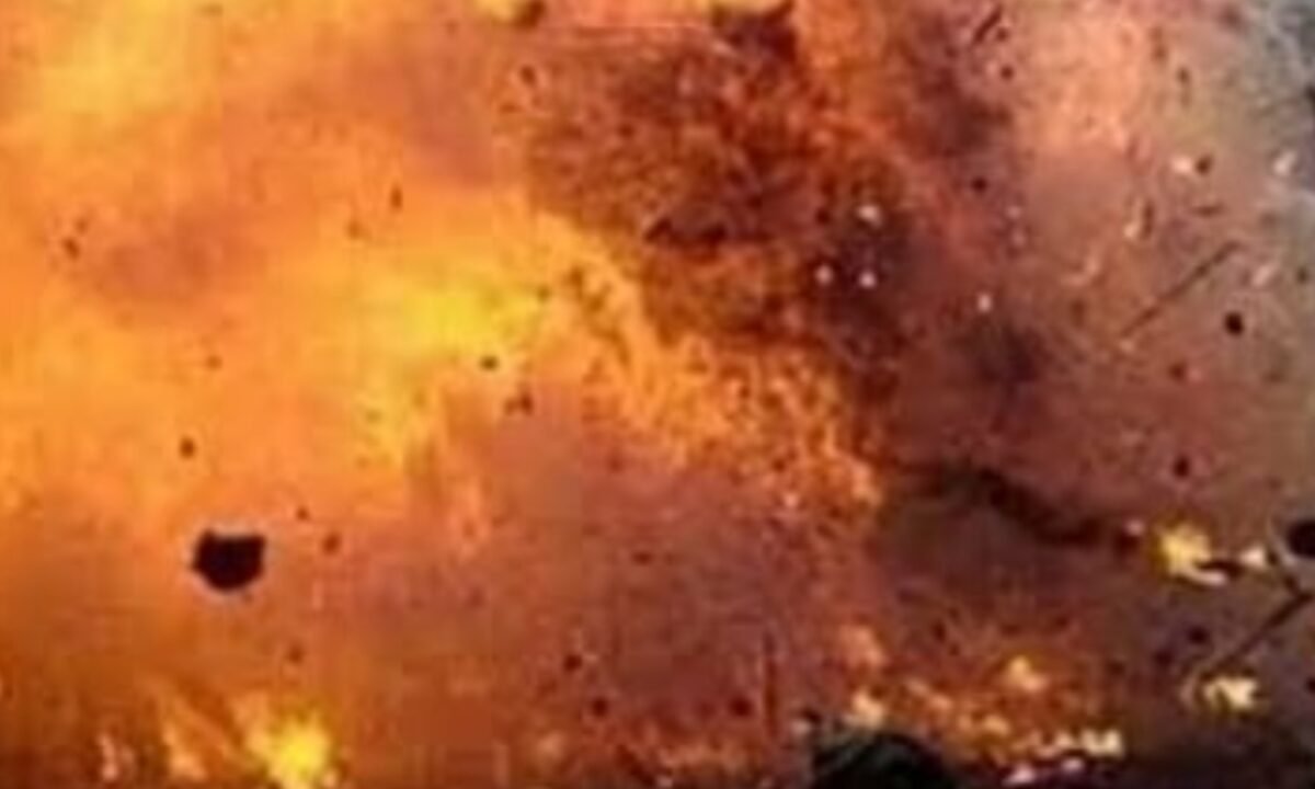 सारंडा जंगल में नक्सली आईईडी ब्लास्ट: सीआरपीएफ कोबरा 209 बटालियन के दो जवान घायल, एक की हालत गंभीर; रांची एयरलिफ्ट 44 20260221 183655