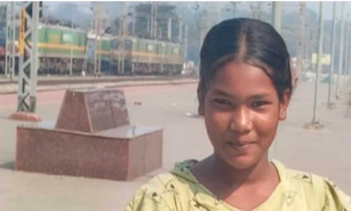 चतरा: परीक्षा के डर से लापता हुई 12 वर्षीय रितिका, बच्चा चोरी की अफवाह के बीच पलंग के नीचे मिली 43 20260221 184007