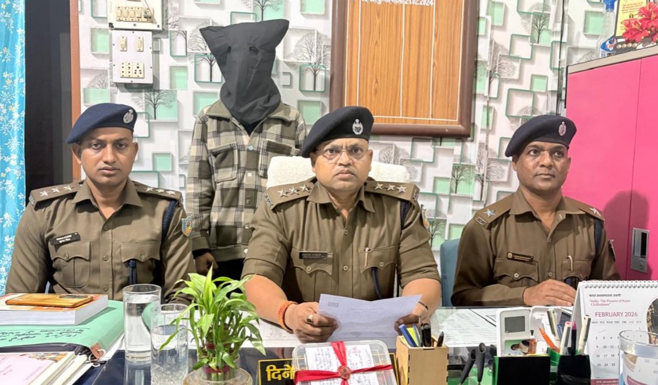 गोड्डा में ब्राउन शुगर तस्करी पर पुलिस का शिकंजा: 20 वर्षीय युवक अमित रेक्स गिरफ्तार, 2.50 ग्राम नशा जब्त 3 20260221 203835