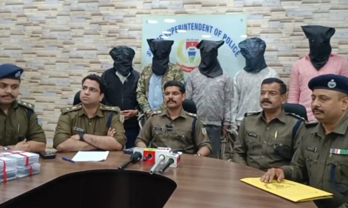 जमशेदपुर के चर्चित कैरव गांधी अपहरण कांड में पुलिस को बड़ी सफलता: मुख्य साजिशकर्ता अमरिंदर सिंह उर्फ करतार सिंह समेत 5 गिरफ्तार 11 20260221 222440
