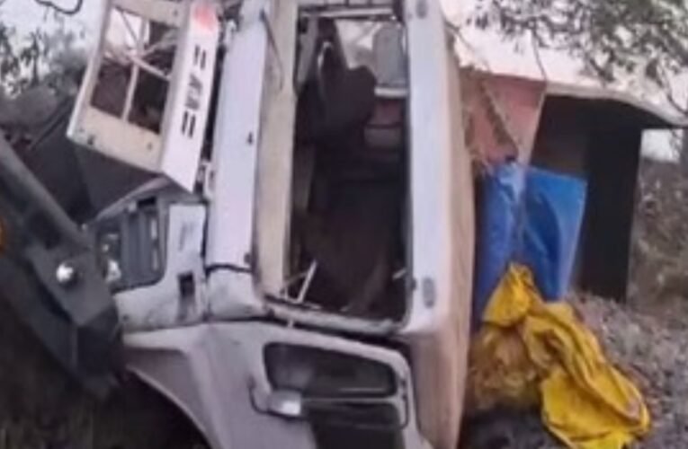 ओडिशा के झारसुगुड़ा में भीषण सड़क हादसा: तेज रफ्तार ट्रेलर ने पुलिस बोलेरो को मारी टक्कर, 5 पुलिसकर्मी शहीद, 3 घायल