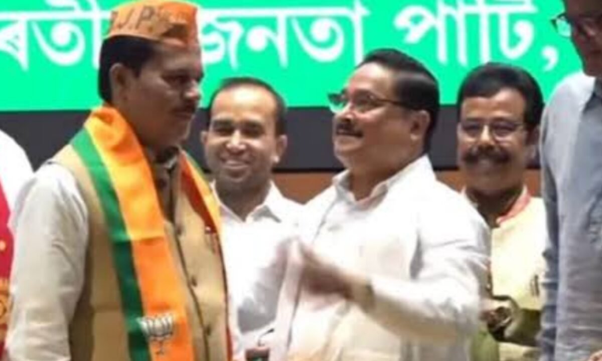 असम विधानसभा चुनाव से पहले बड़ा राजनीतिक उलटफेर: पूर्व कांग्रेस प्रदेश अध्यक्ष भूपेन कुमार बोरा 32 साल बाद BJP में शामिल 40 20260222 210717