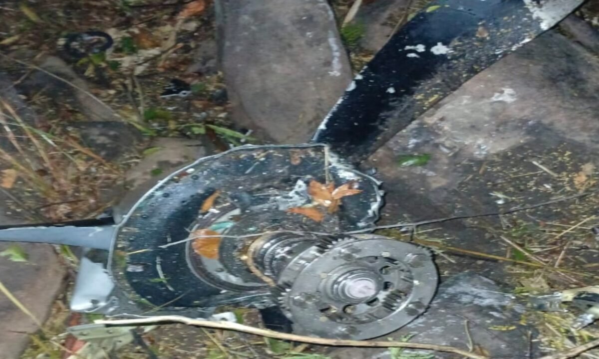 झारखंड: चतरा के सिमरिया जंगल में एयर एम्बुलेंस क्रैश, रांची से दिल्ली जा रही थी – 7 लोग सवार, सवार देखे वीडियो 13 20260223 225254