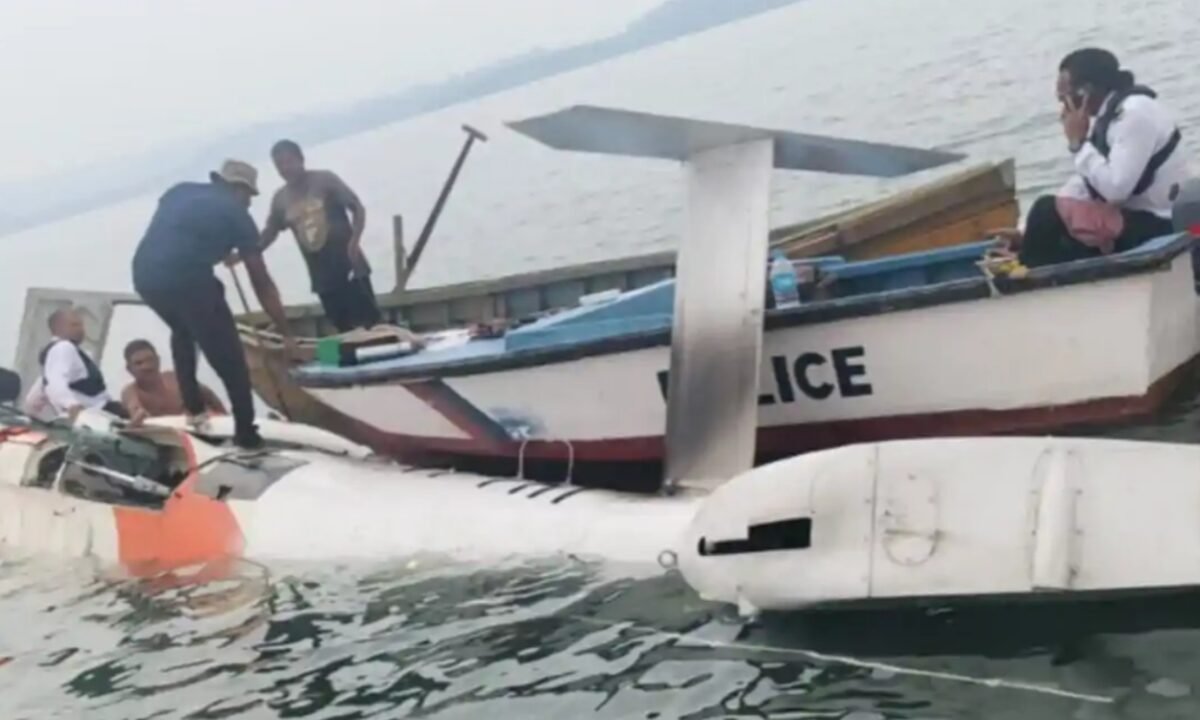 24 घंटे में दो विमान हादसे: झारखंड में एयर एम्बुलेंस क्रैश से 7 की मौत, अंडमान में हेलीकॉप्टर समुद्र में गिरा लेकिन सभी 7 सुरक्षित बचे 42 20260224 163907