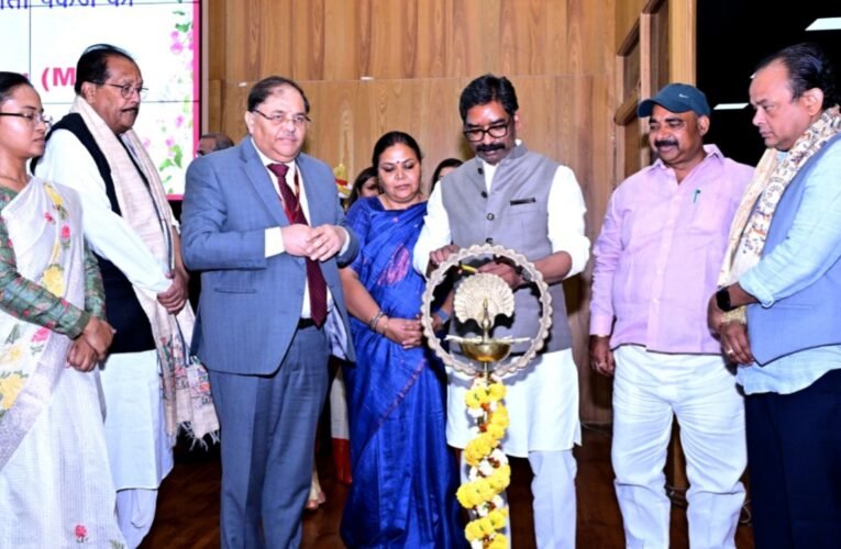 झारखंड सरकार और पंजाब नेशनल बैंक के बीच सरकारी कर्मचारियों के लिए वेतन खाता पैकेज पर MoU, झारखंड कुबेर डैशबोर्ड का भी शुभारंभ 16 20260224 200912