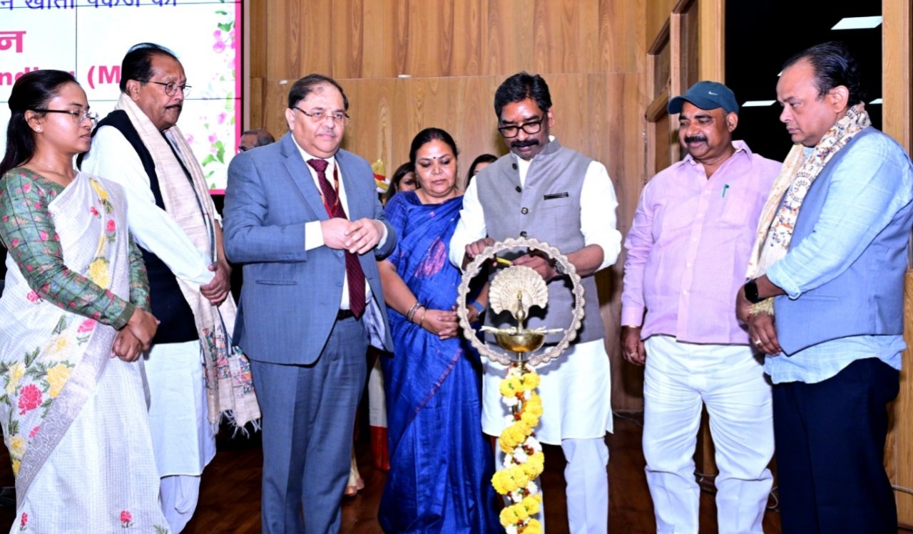 झारखंड सरकार और पंजाब नेशनल बैंक के बीच सरकारी कर्मचारियों के लिए वेतन खाता पैकेज पर MoU, झारखंड कुबेर डैशबोर्ड का भी शुभारंभ 1 20260224 200912