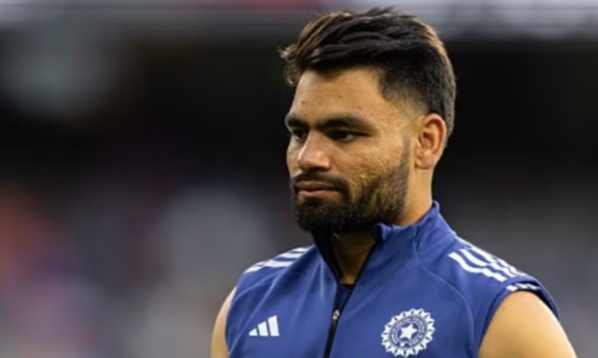 शॉकिंग! टीम इंडिया का स्टार 'फिनिशर' T20 WC छोड़ अचानक लौटा घर, जिम्बाब्वे मैच से पहले बड़ा झटका 14 20260224 214041