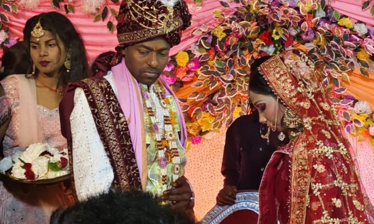 शादी के स्टेज पर खौफनाक वारदात: प्रेमी ने जयमाला के दौरान दुल्हन को मारी गोली, मातम में बदला माहौल 41 20260225 160210