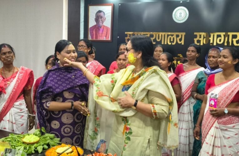 स्वयं सहायता समूह की दीदियों ने प्राकृतिक रंगों से दी सुरक्षित होली की सौगात, डीसी कंचन सिंह ने किया लोकार्पण 15 20260225 222130