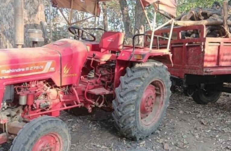 सिमडेगा में वन विभाग की बड़ी कार्रवाई: अवैध लकड़ी तस्करी का ट्रैक्टर जब्त, चालक फरार 19 20260226 205243