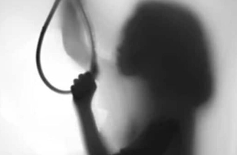 उषा मार्टिन यूनिवर्सिटी की बीकॉम छात्रा की संदिग्ध मौत, फंदे से लटका मिला शव; पुलिस जांच में जुटी 27 20260226 213540