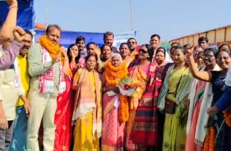 खूंटी नगर पंचायत चुनाव: रानी टूटी ने दूसरी बार जीती अध्यक्ष पद की कुर्सी, कांग्रेस प्रत्याशी को 3879 वोटों से हराया 25 20260227 180335