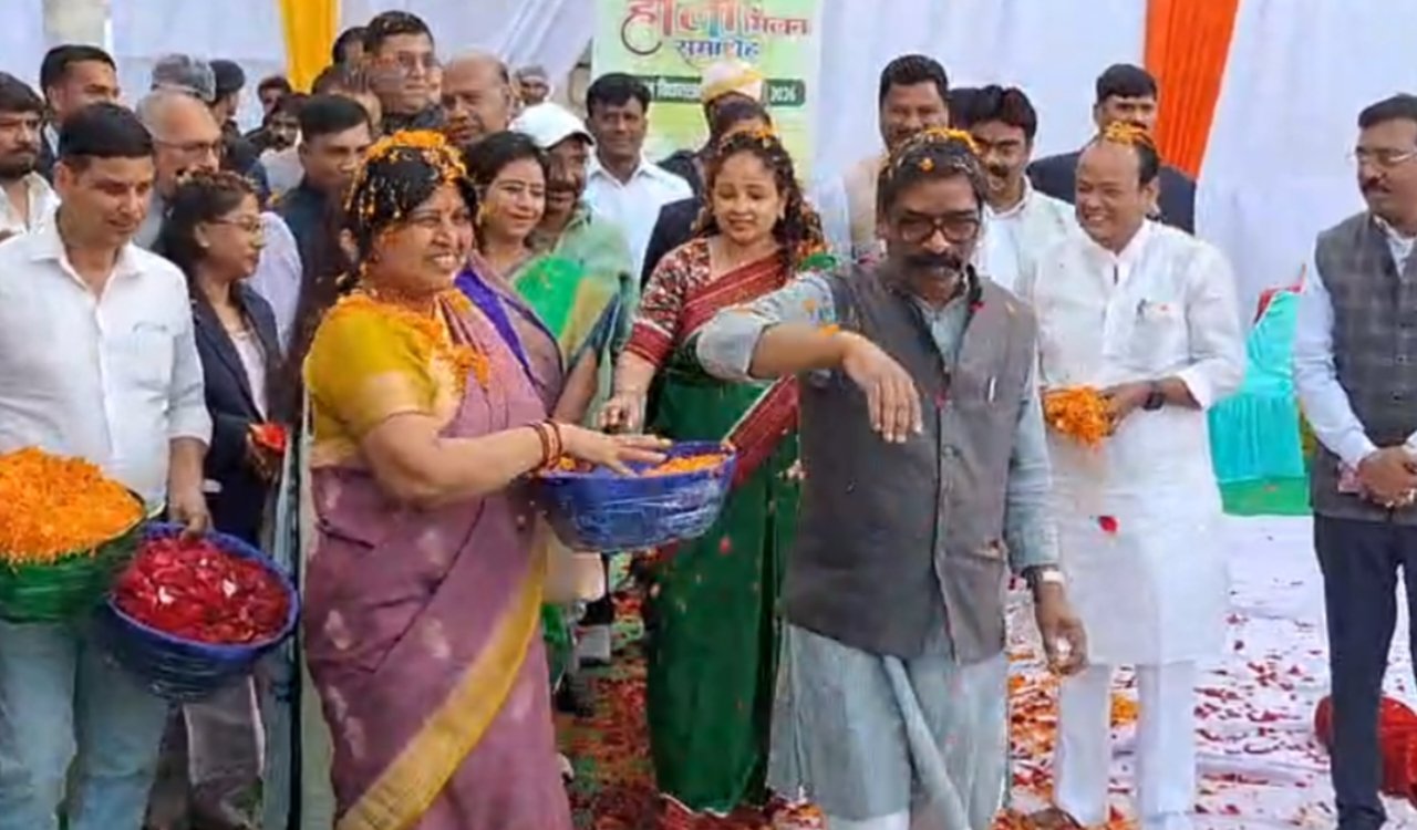 झारखंड विधानसभा में बजट सत्र के बीच रंगों की बहार: CM हेमंत सोरेन और स्पीकर रबींद्रनाथ महतो ने खेली फूलों की होली 5 20260227 201747