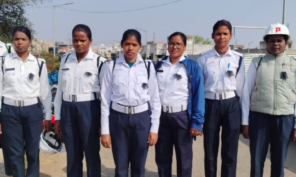 रांची में पुलिस और अधिवक्ताओं के बीच तनाव चरम पर: डोरंडा थाना प्रभारी दीपिका प्रसाद के साथ अभद्रता के विरोध में तीन दिनों तक काला बिल्ला लगाकर ड्यूटी करेंगे पुलिसकर्मी 44 20260228 123832