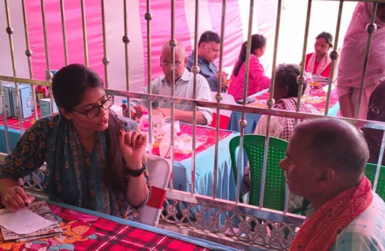 टिकरा टोली में श्री सर्वेश्वरी समूह द्वारा निःशुल्क चिकित्सा शिविर: 172 मरीजों को मिली मुफ्त जांच और दवाएं 18 20260301 174018