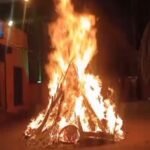 चुटिया में ऐतिहासिक होलिका दहन : 500 साल पुरानी परंपरा के अनुसार फगुआ काटा, होलिका प्रज्वलित 20260302_080232