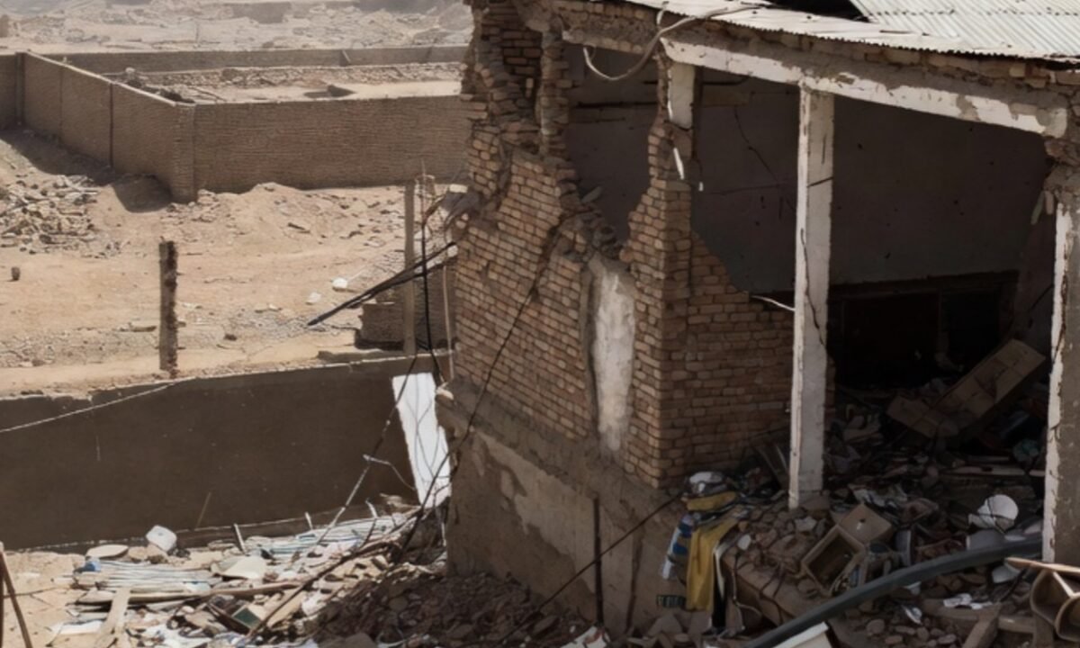 पाकिस्तान-अफगानिस्तान सीमा पर 'ओपन वॉर': अफगान एयर फोर्स ने नूर खान एयरबेस सहित कई ठिकानों पर हमला किया 43 20260302 125128