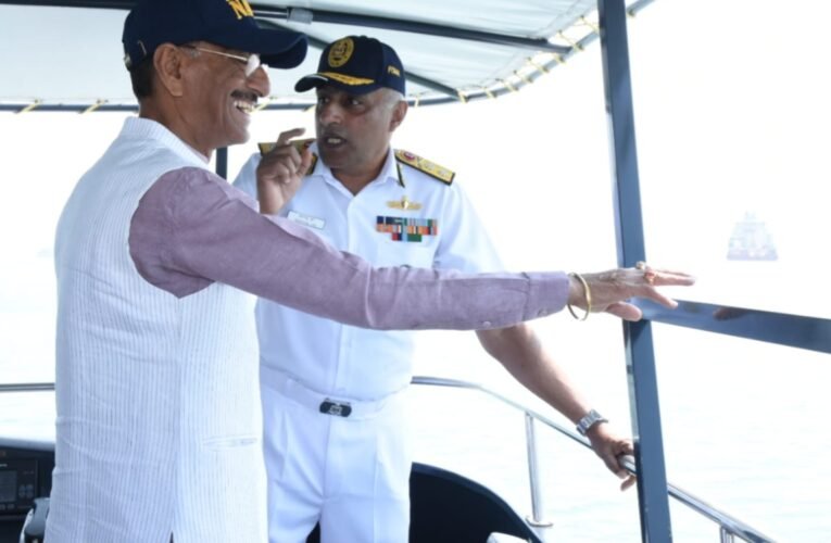 केंद्रीय रक्षा राज्य मंत्री संजय सेठ ने मुंबई नौसेना डॉकयार्ड में INSV कौंडिन्या का किया ध्वजारोहण, ओमान यात्रा पूरी कर कौंडिन्या मुंबई लौटा 20 20260302 163351