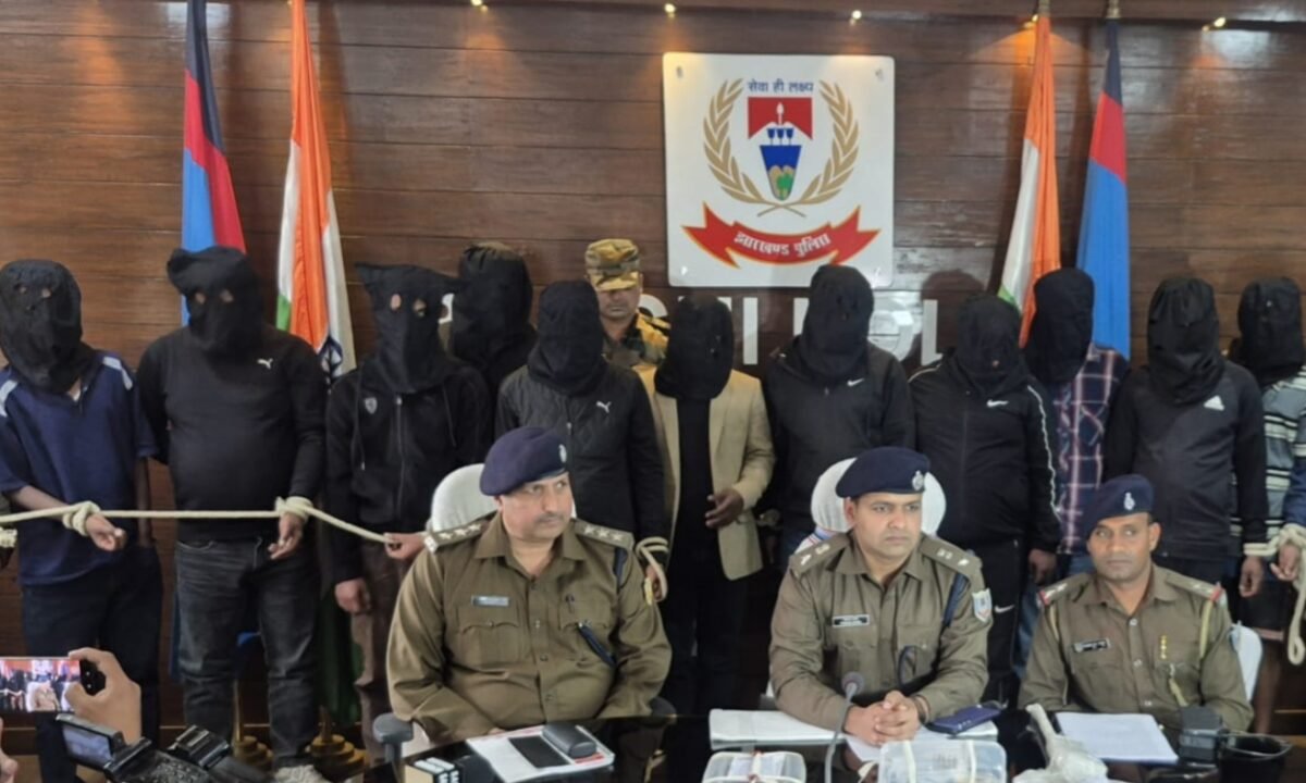 नयासराय भीषण मारपीट मामला : 12 अपराधी गिरफ्तार, हथियार और लग्जरी वाहन जब्त 39 20260302 164747