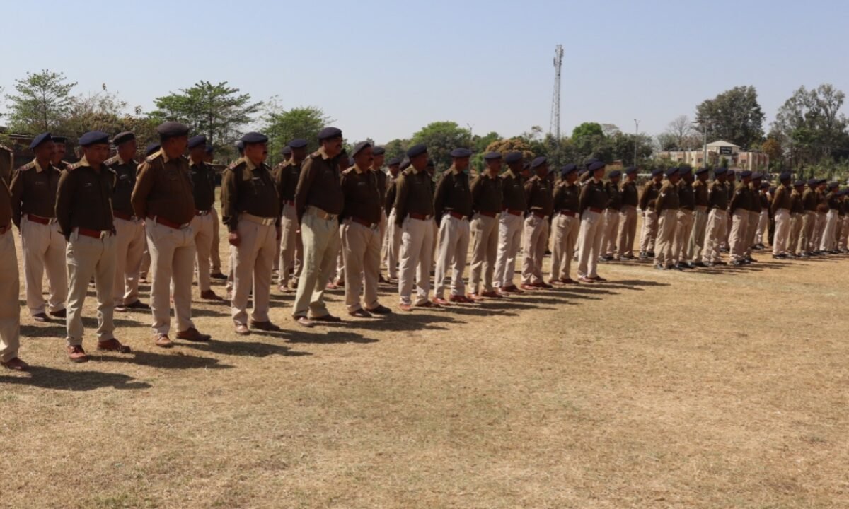 सिमडेगा में होली की सुरक्षा: शांतिपूर्ण उत्सव के लिए सिमडेगा पुलिस अलर्ट, शराबी ड्राइवरों और सोशल मीडिया पर भी कड़ी नजर 12 20260302 210521