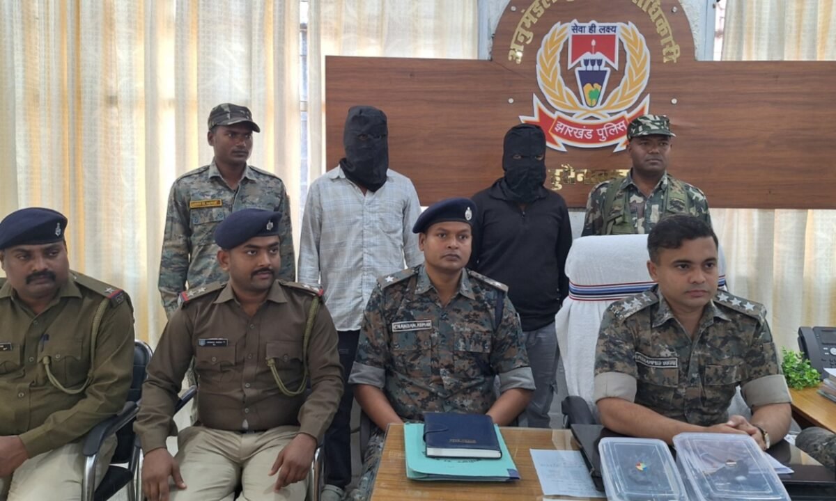 पलामू के हुसैनाबाद में बड़ी कार्रवाई: देशी कट्टा और जिंदा कारतूस के साथ दो युवक गिरफ्तार, एक पूर्व में भी जेल जा चुका है 47 20260303 134704