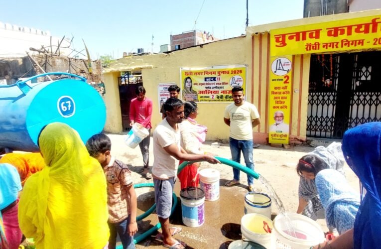 रुक्का डैम पाइपलाइन क्षतिग्रस्त: चार दिनों तक पानी की किल्लत से परेशान लोगों को नवनिर्वाचित पार्षद आलिया नाज ने दिलाई राहत 28 20260303 163812