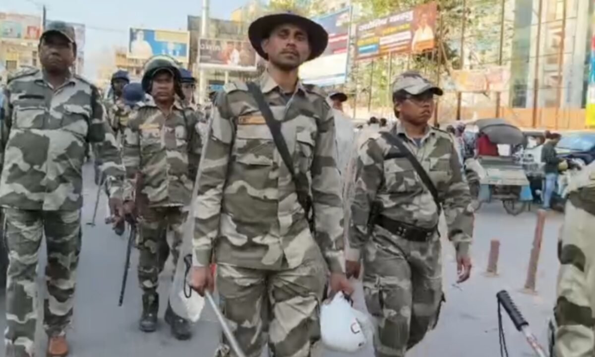 होली पर हाई अलर्ट! रांची में पुलिस का फ्लैग मार्च, उपद्रवियों को सख्त चेतावनी 41 20260303 212159