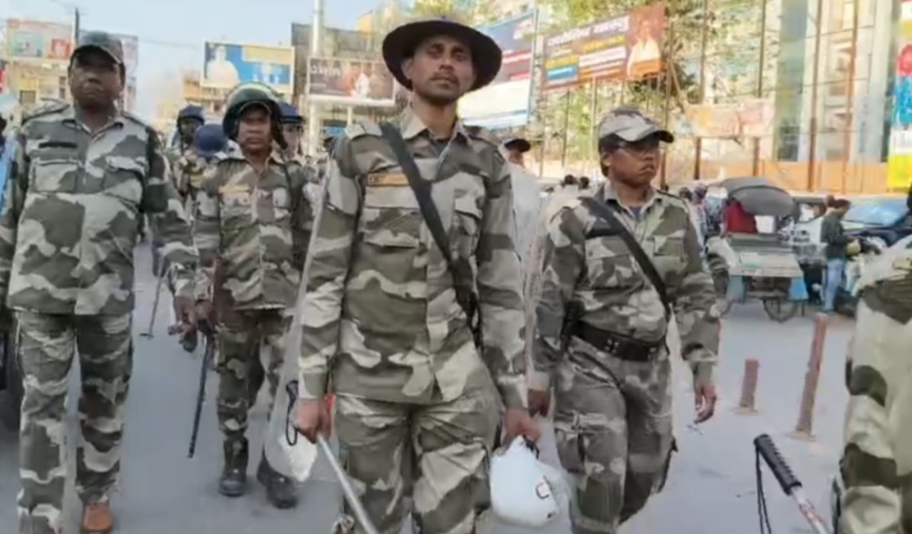 होली पर हाई अलर्ट! रांची में पुलिस का फ्लैग मार्च, उपद्रवियों को सख्त चेतावनी 1 20260303 212159