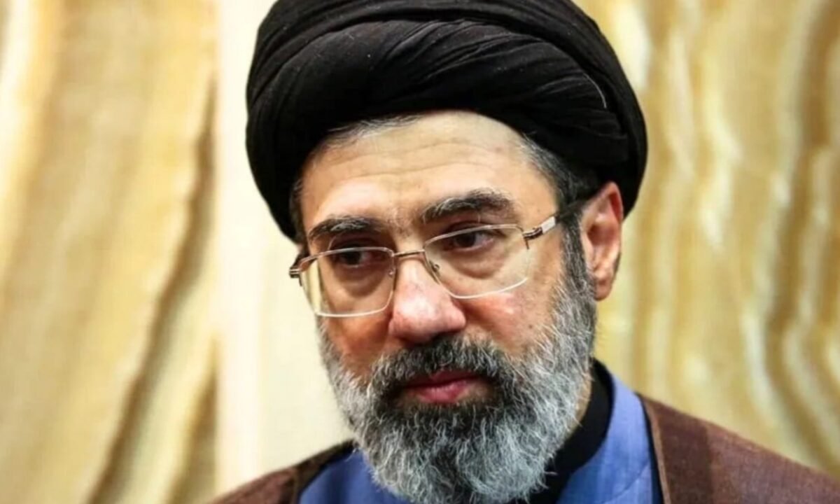 पश्चिम एशिया में जारी युद्ध और तनाव के बीच ईरान से बड़ी खबर : अली खामेनेई के बेटे मोजतबा खामेनेई बने नए सुप्रीम लीडर! 47 20260304 072508