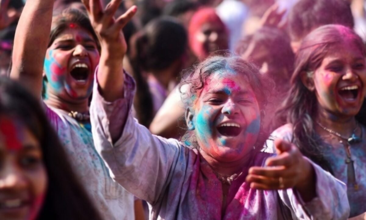 रंगों की बौछार, खुशियों का मेला: रांची सहित पूरे देश में धूमधाम से मनाई जा रही होली 46 20260304 080145