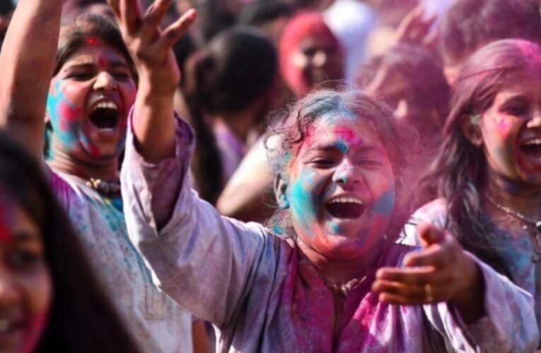 रंगों की बौछार, खुशियों का मेला: रांची सहित पूरे देश में धूमधाम से मनाई जा रही होली 20 20260304 080145