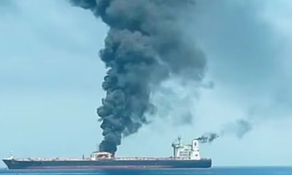 श्रीलंका के तट पर ईरानी युद्धपोत डूबा: 101 नाविक लापता, 78 घायल – बड़े पैमाने पर बचाव अभियान जारी 42 20260304 184634