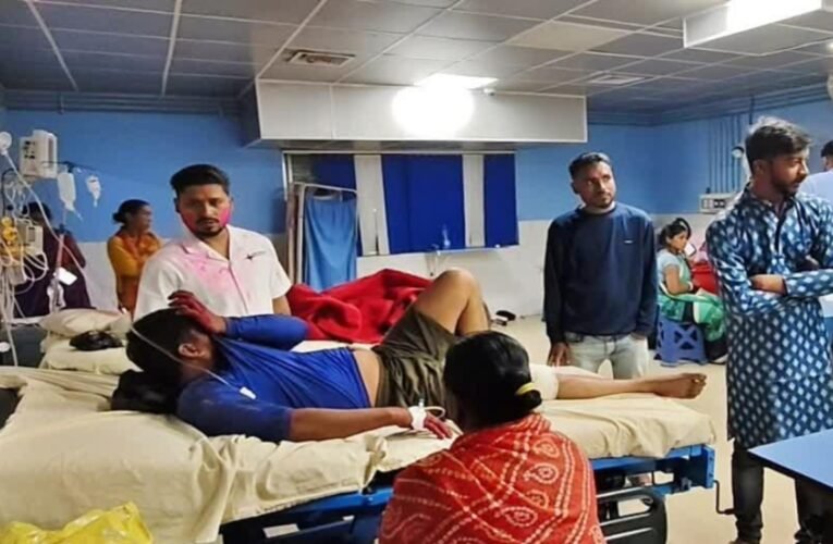 होली के रंग में गोलीबारी! धनबाद के बरमसिया फुटबॉल ग्राउंड में विवाद से दहशत, दो युवक घायल 15 20260304 233317