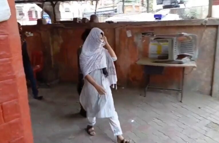 ऑपरेशन करोड़पति ठग: धनबाद पुलिस ने 141 करोड़ की ठगी मामले में राखी अग्रवाल को अहमदाबाद से धर दबोचा, कोर्ट ने जेल भेजा..