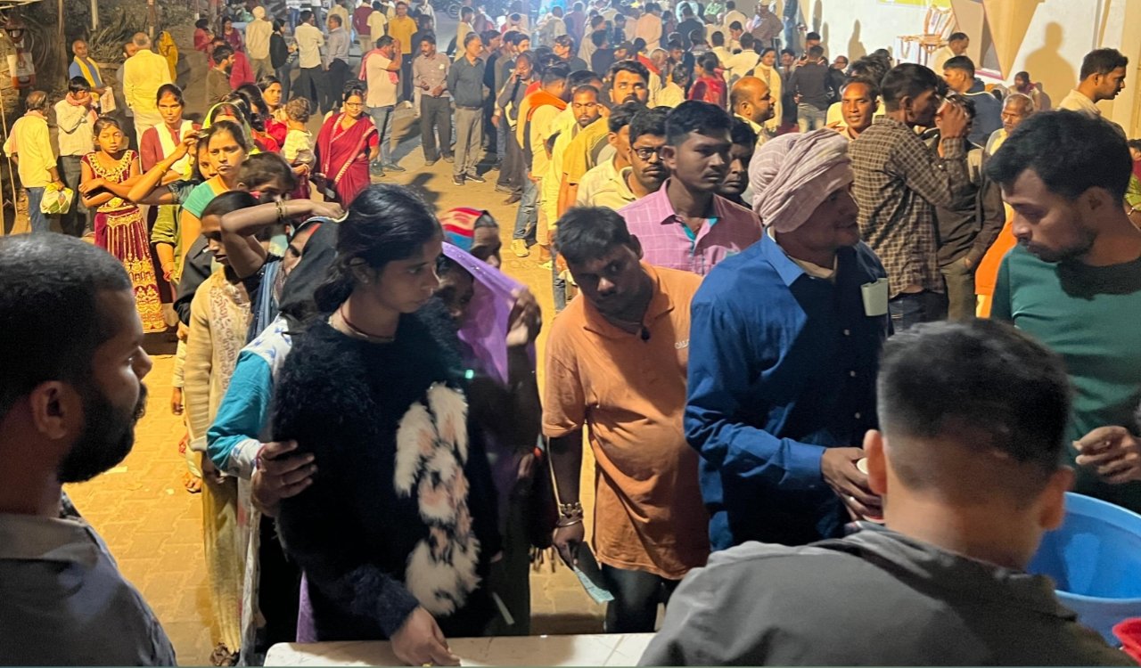 अघोर पीठ में 179 मिर्गी रोगियों को निःशुल्क आयुर्वेदिक एवं फकीरी दवा वितरण, कई राज्यों से पहुंचे मरीज 7 20260308 215050