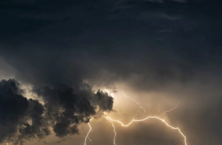 झारखंड में आकाशीय खतरा: अगले 1-3 घंटे में कई जिलों में वज्रपात, गर्जन और तेज हवा का अलर्ट! 21 20260309 150634