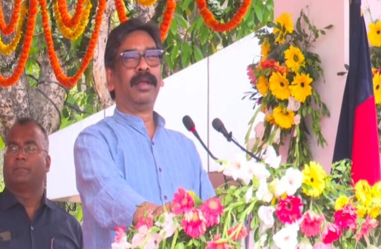 झारखंड पुलिस के जवानों ने खेल के मैदान में दिखाया दम, मुख्यमंत्री हेमंत सोरेन ने विजेताओं को किया सम्मानित