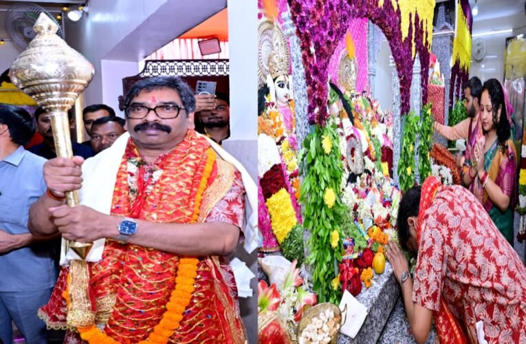 रामनवमी पर्व पर मुख्यमंत्री हेमन्त सोरेन एवं कल्पना सोरेन ने श्री राम जानकी तपोवन मंदिर में की पूजा-अर्चना