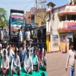 लातेहार : बालूमाथ एनएच-22 पर हाइवा ने बाइक को रौंदा, एक युवक की मौत, दूसरा गंभीर; मुआवजे की मांग को लेकर घंटों सड़क जाम Balumath thana