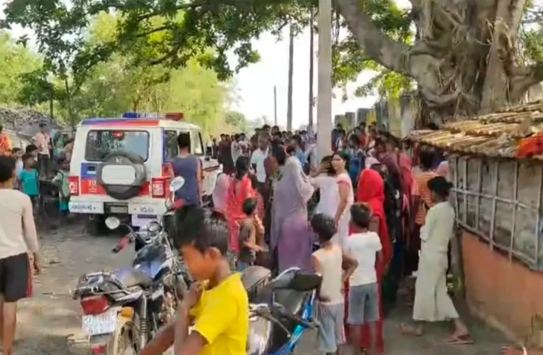 साहिबगंज में बच्चा चोरी के शक पर हंगामा, महिला-पुरुष को ग्रामीणों ने बनाया बंधक, पुलिस ने छुड़ाया। 22 20260405 145627