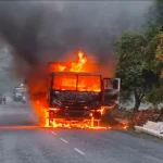 साहिबगंज: चलती हाइवा में लगी भीषण आग, चालक और खलासी ने कूदकर बचाई जान, मची अफरा-तफरी Fire