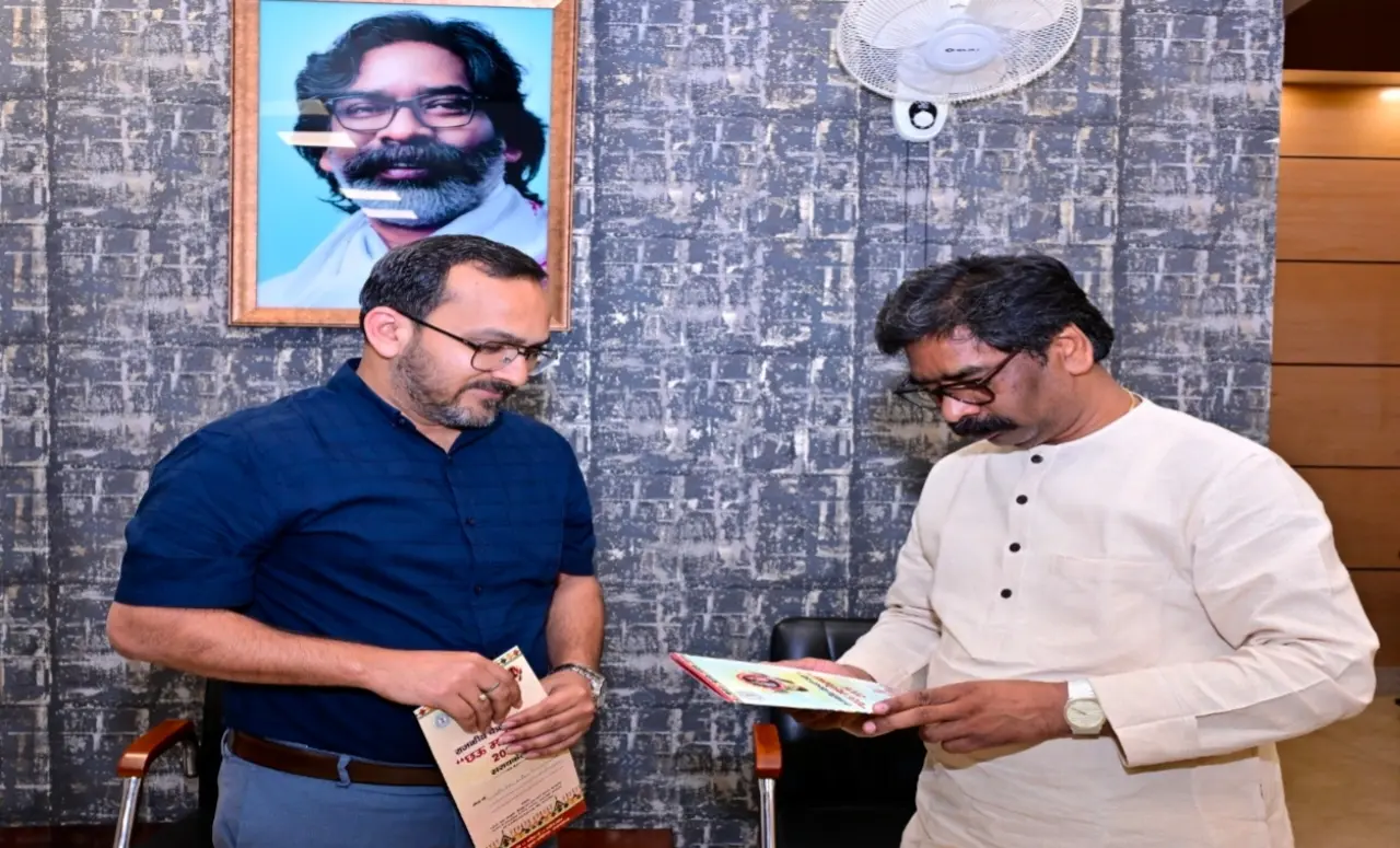 ChaitraParv2026 : मुख्यमंत्री हेमन्त सोरेन से मिले सरायकेला DC, राजकीय छऊ महोत्सव 2026 के लिए दिया आमंत्रण 9 ChaitraParv2026