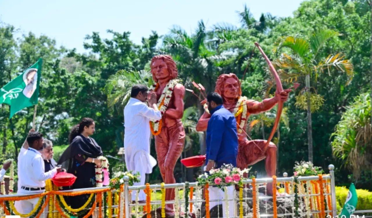 सिद्धो-कान्हू जयंती: सीएम हेमंत सोरेन ने वीर शहीदों को दी श्रद्धांजलि, कहा— "जल-जंगल-जमीन की लड़ाई को दी नई दिशा 9 Hemant soren in siddu kanu park