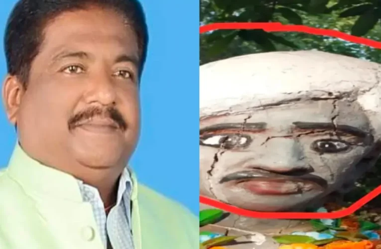 गुमला: खंडित अवस्था में 'धरती आबा' की प्रतिमा, डॉ. प्रणव कुमार बब्बू ने जताई कड़ी नाराजगी, आंदोलन की चेतावनी 16 Gumla: 'Dharti Aaba' Statue Found in Damaged State; Dr. Pranav Kumar Babbu Expresses Strong Outrage